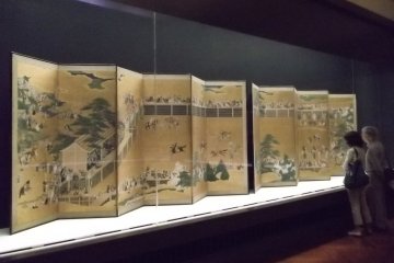 <p>Painted screens at the National Museum in Ueno</p>