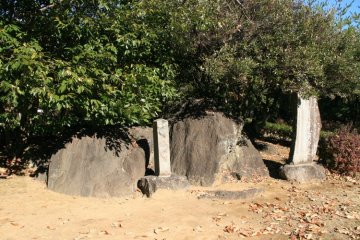 The large rocks on Iroganeyama where Ieyasu is said to have sat.