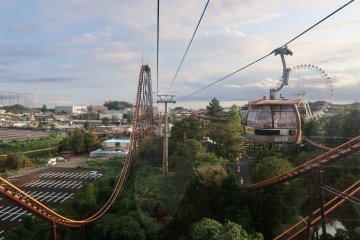 Entering Yomiuri Land via the gondola