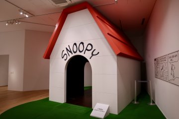 Snoopy's dog house (Ⓒ 2023 Peanuts Worldwide LLC)
