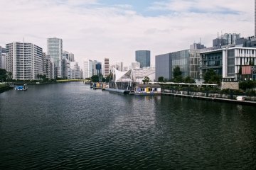 Waterside view with T-LOTUS M (an event space) and PETALS TOKYO (a hotel) in the center