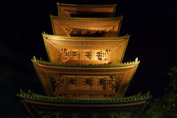 Ikegami Honmonji's pagoda, lit up at night