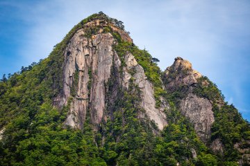 The dual-peaked halberd-shaped Mt. Hoko provides a challenging hike and excellent rock climbing
