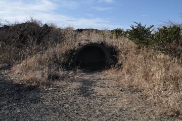 A half-pipe shelter in case of volcanic activity