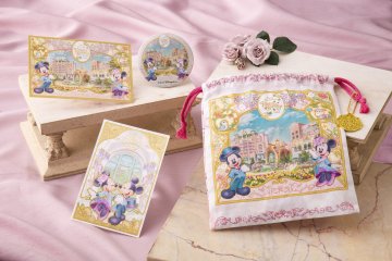 Postcard set ¥600; Tin badge ¥500; Pouch ¥950