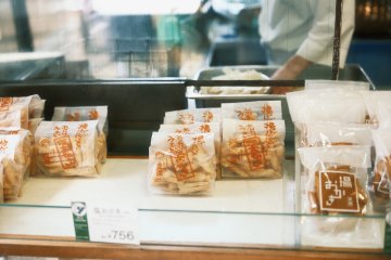 Shio okaki, salted rice crackers