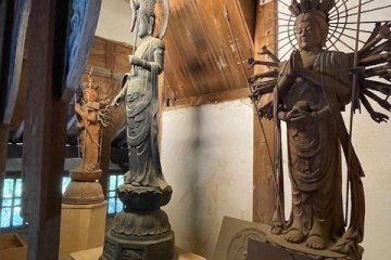 Breathtaking statues inside of the hall