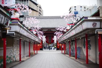 Asakusa in the morning, peaceful and quiet