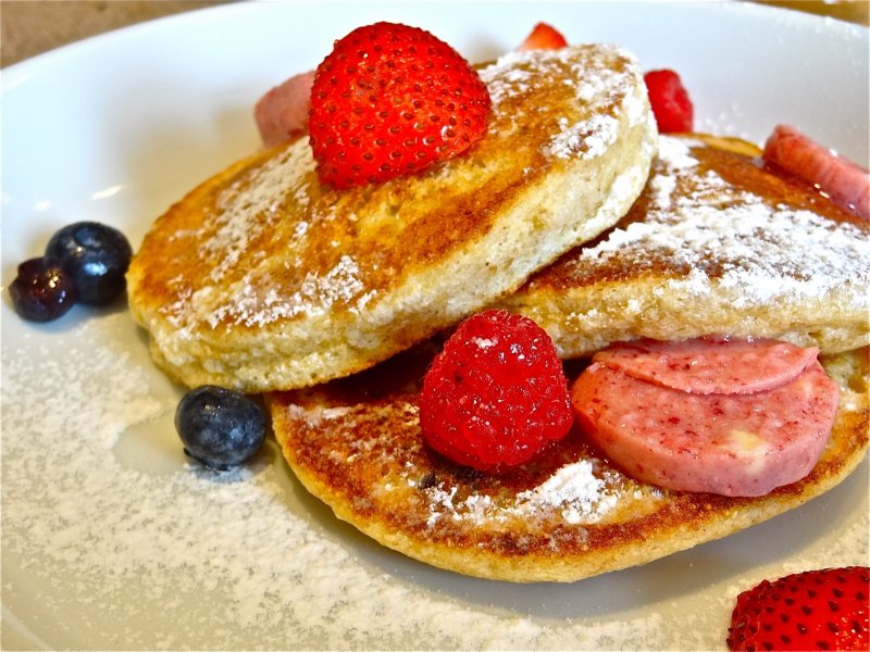 berry berry pancakes with berry butter (¥1,400)