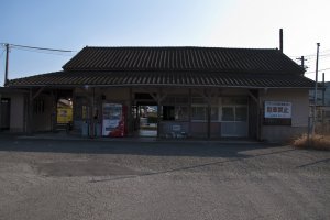 山本駅　正面
