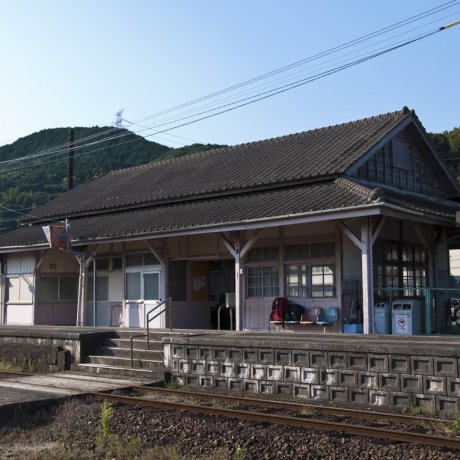 สถานีรถไฟยามาโมโต้ ในซางะ