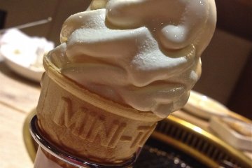 Mini Soft Cream, ¥300. Hurry up and enjoy before it melts!