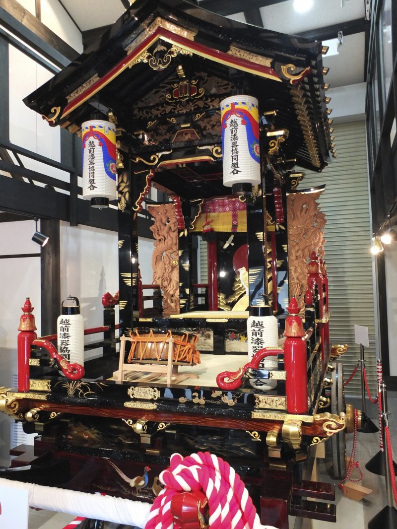 See this impressive "dashi" (float) at the Lacquer Ware Center - it is made entirely of lacquer!