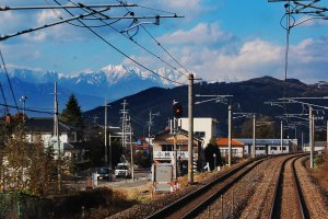 Pemandangan pegunungan Alpen Jepang di perjalanan menuju Matsumoto