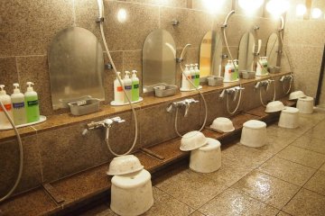 Showers with toiletries provided, to be used before dipping into the onsen.