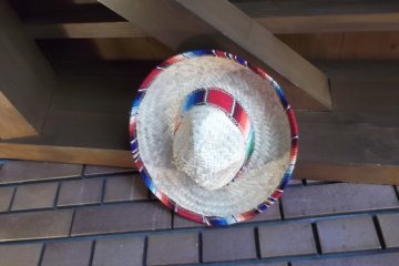 <p>Someone&#39;s left his hat behind</p>