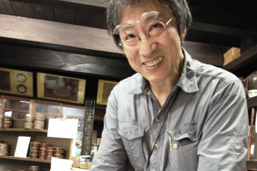 The co-owner of the veritable tea shop in Teramachi