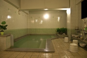 <p>Public bath on the 9th floor, with&nbsp;great views from the open-air bath</p>