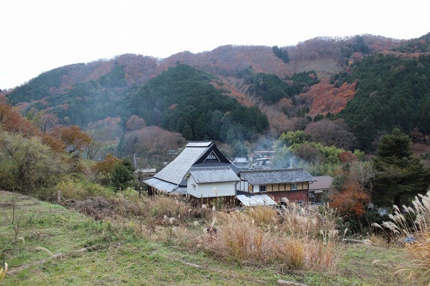 妙見山黒川の美しい里山の村に、澤田博之陶房はある。素晴らしく閑静で自然が豊かだ