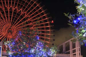 Tempozan Giant Ferris Wheel by night.