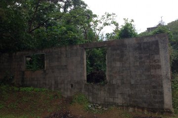 <p>There are more homes in Hedo&nbsp;Village than there are villagers. This house is&nbsp;in ruins&nbsp;</p>