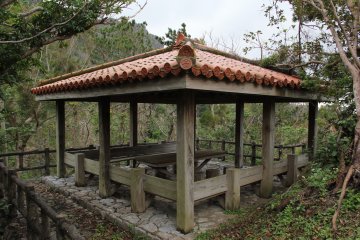 <p>Park trails in the area lead to this resting point; the Ryukyuan red tile roofed structure seats about 20 but doesn&#39;t offer great views of the area due to the many surrounding trees and the slope of the hills</p>