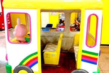 <p>Ride the hop on hop off rabbit bus at the playland&nbsp;on the top floor of&nbsp;Kispa La Park Kishiwada</p>