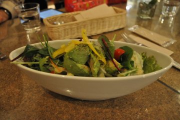 <p>Avocado salad</p>