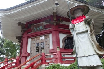 <p>Statue of Kobo Daishi in front of a pagoda</p>