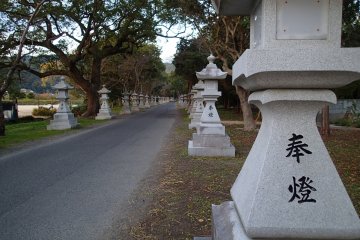 <p>Stone monuments line the kilometer long path from the Maine Gate to the temple</p>