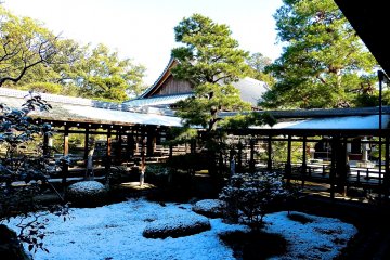 <p>Protected from the snow, roofed corridors connected&nbsp;the temple&#39;s halls</p>