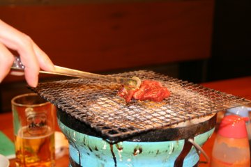 Perhaps you have never been to a yakiniku restaurant, so let me explain how it works. First, they will bring to your table a shichirin (七輪)―a small sized clay cooking grill― with charcoal burning in it. 