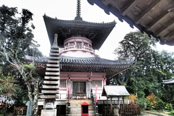 <p>Two story pagoda</p>