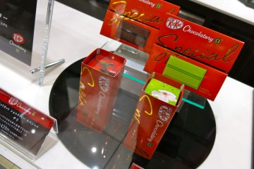 <p>The KitKat Chocolatory packaging is actually very classy</p>