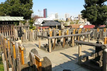 <p>Gravesite of the 47 Ronin. They were divided up into four groups under guard by four different daimyo, ordered to death by seppuku</p>