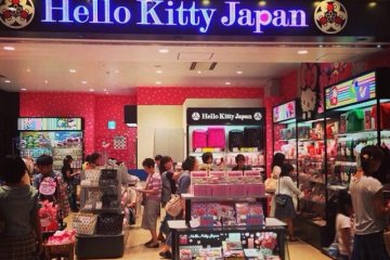 <p>ร้าน Hello Kitty Japan เอาใจสาวๆตกแต่งร้านได้น่ารัก หวานแหววสุดๆ</p>