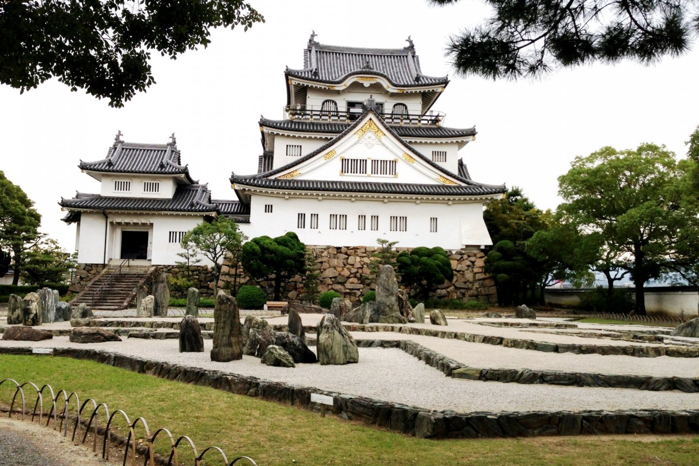 Estação de Nankai Kishiwada, lugar do Castelo de Kishiwada, é um dos lugares onde você pode usar Wi-Fi grátis (inscrição antecipada obrigatória junto à Osaka City Tourism)