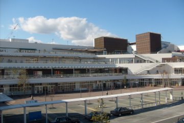 <p>Bigness: Terrace Mall seen from outside.</p>