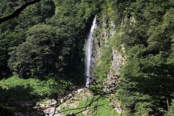 Mikaeri Falls