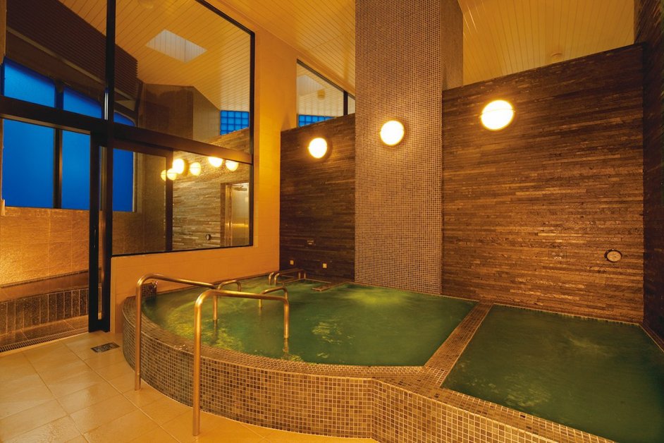 Indoors there is also a whirlpool bath and jacuzzi bath.
